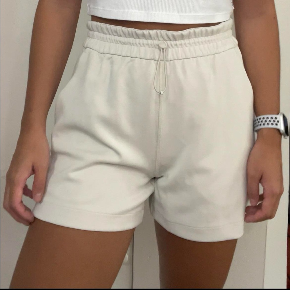 Lululemon Softstreme High-Rise Short 4”